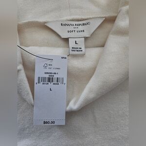 NWT - Banana Republic "Snow Day" Soft Luxe Turtleneck Top - Size L
